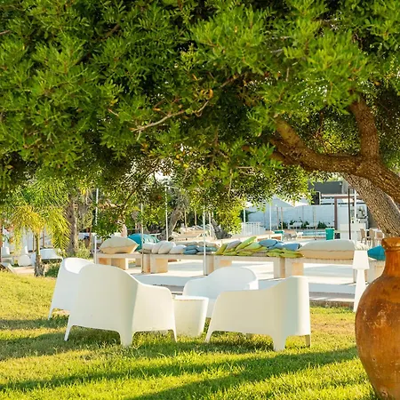 Boomerang Village Hotel